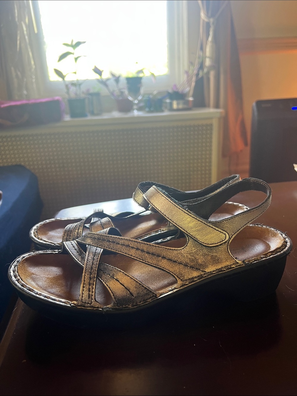 Naot PARIS size 40 (9-9.5) metallic/black sandals VERY COMFY